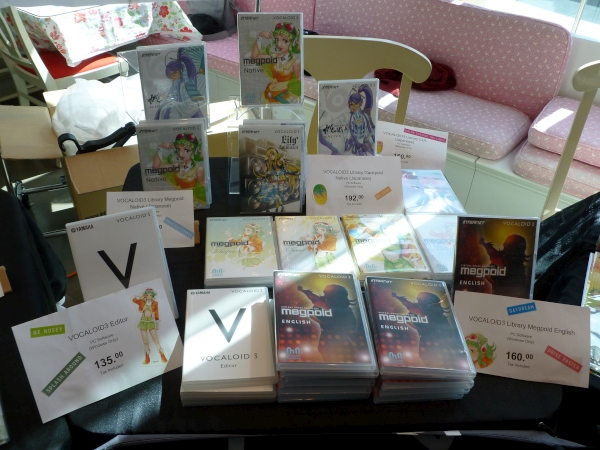 There were even various VOCALOID programs for sale, such as V3 GUMI, V3 Gakupo, Lily, CUL, and VOCALOID3 Editor.