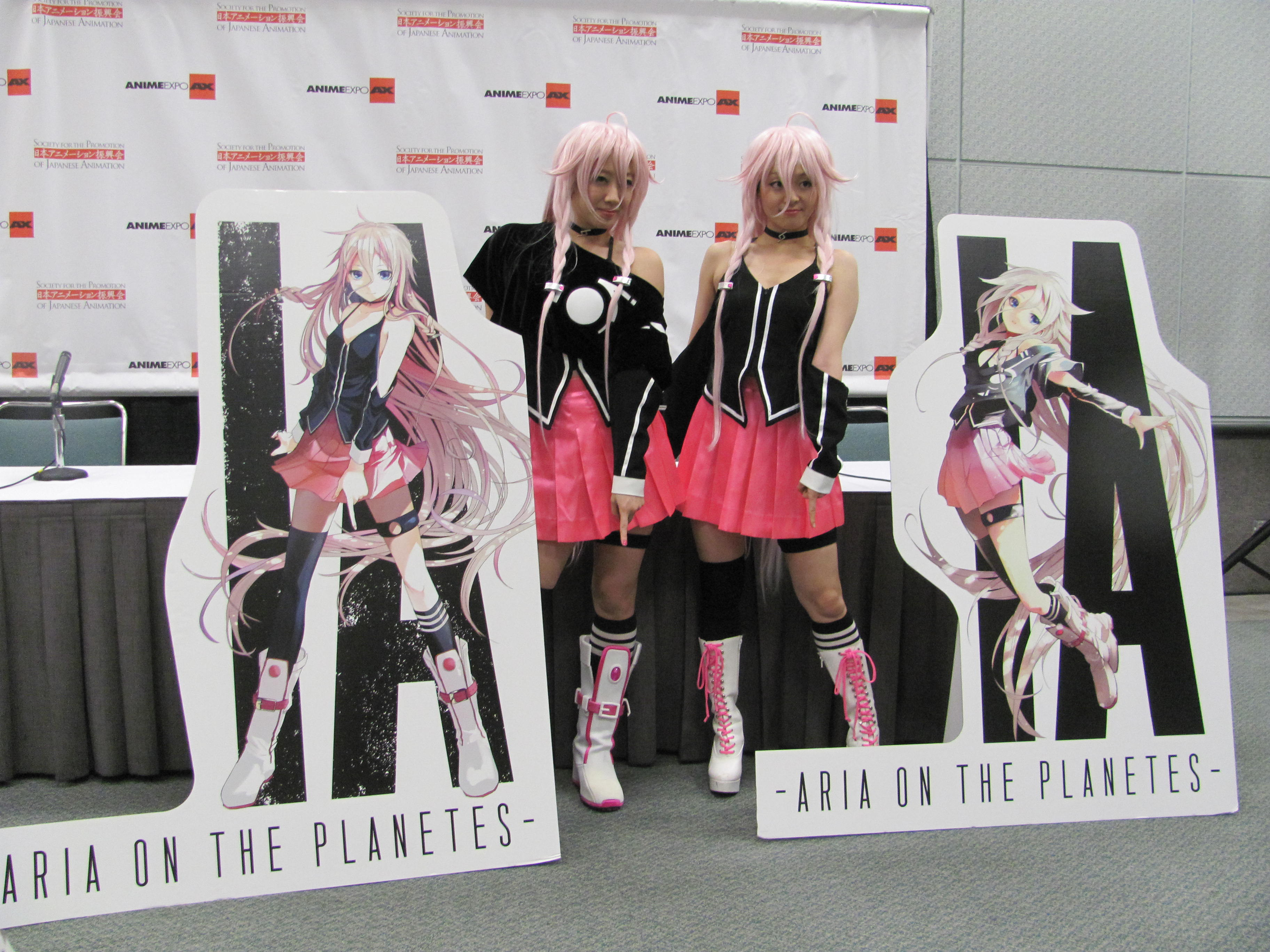The dancers who performed alongside IA during the concert.